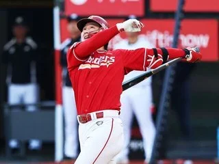 '최정 KBO 홈런 新+김건우 다승 단독 1위' SSG, 패패 끊고 '1위' KT 제압…최원준 빛바랜 5안타