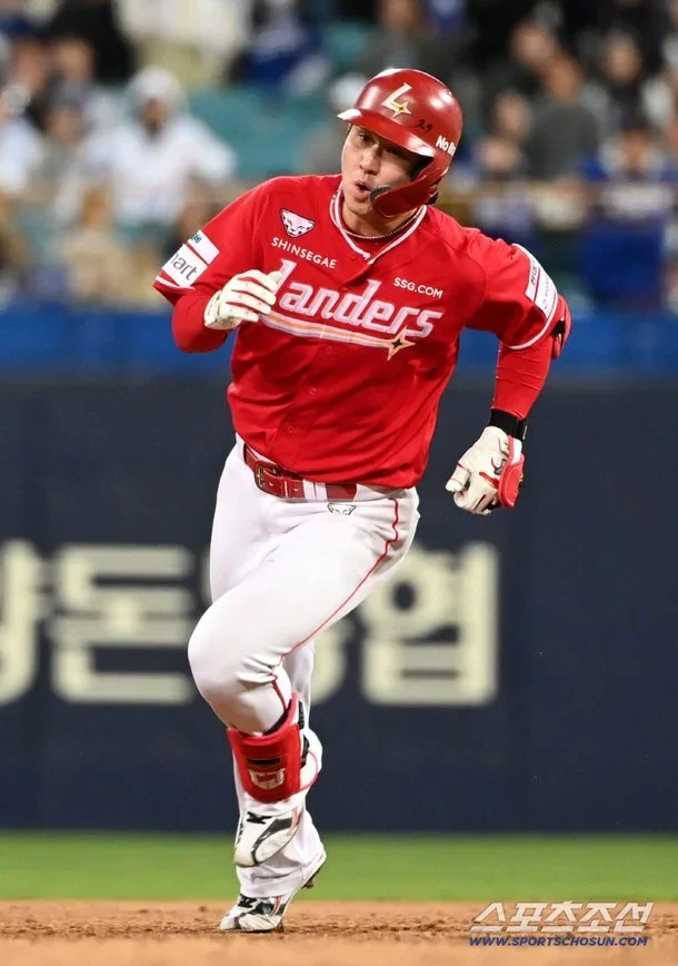'KBO 최초' 전설은 계속된다! 최정, 21시즌 연속 두자릿수 홈런 달성…2위 최형우 18시즌 [수원레코드]